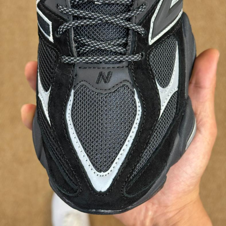 NB Black & White 9060