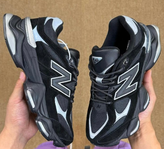NB Black & White 9060